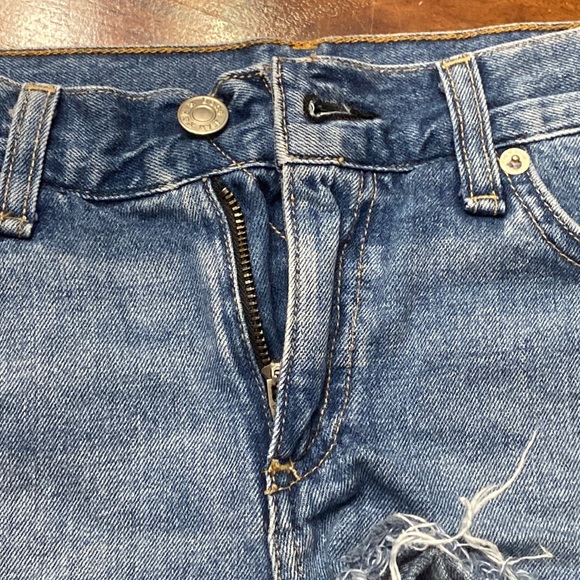 Rag & Bone Cutoff Short in Tully - Picture 4 of 10